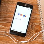 Googleがモバイル ファースト インデックスの実験を開始。モバイル版のコンテンツを検索結果のランキングに使用する。