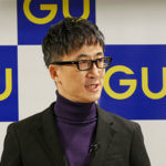 GU、原宿に次世代店舗がオープン。店内でバーチャル試着体験、試着室の予約機能も。