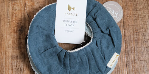 【FABELAB（ファベラブ）のラッフルビブ 3枚セットレビュー】北欧デザインのかわいいオーガニックコットンスタイ